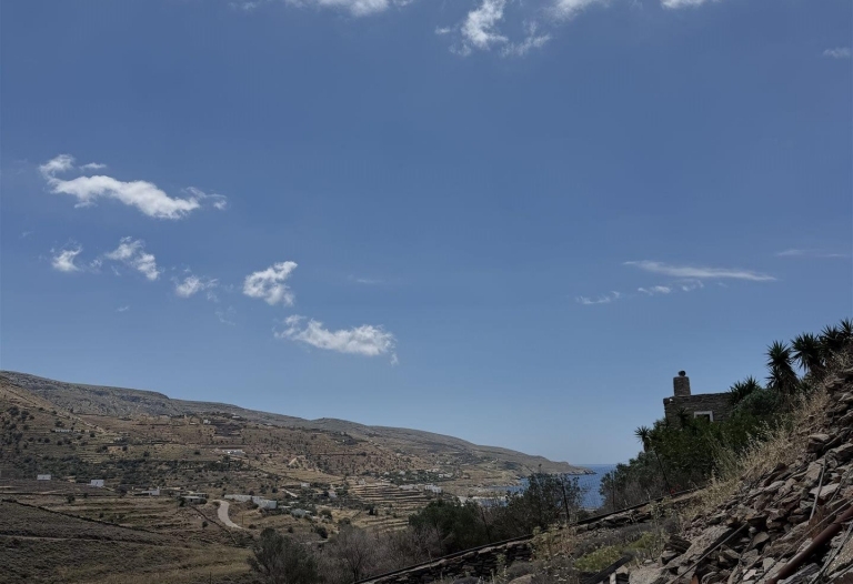 Prime 4,000 sqm Plot with Building Permit for 2 Villas (400 sqm) &ndash; Koundouros, Kea Location: Koundou 