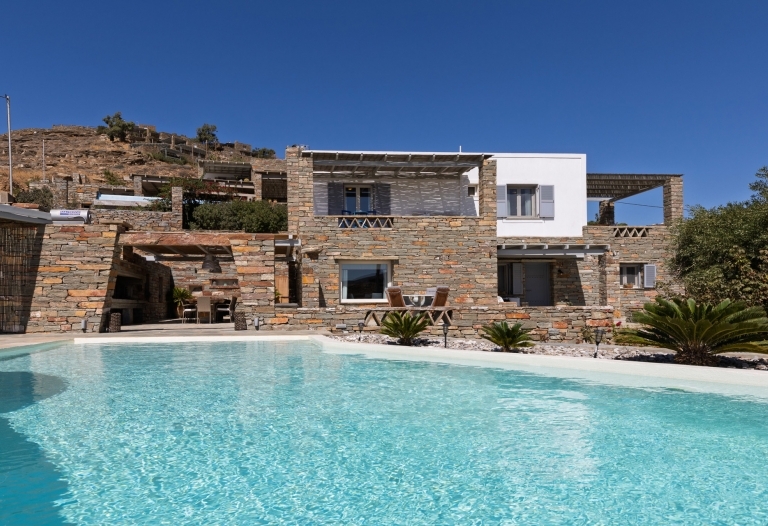 Villa In Koundouros with Easy Beach Access 150m Away